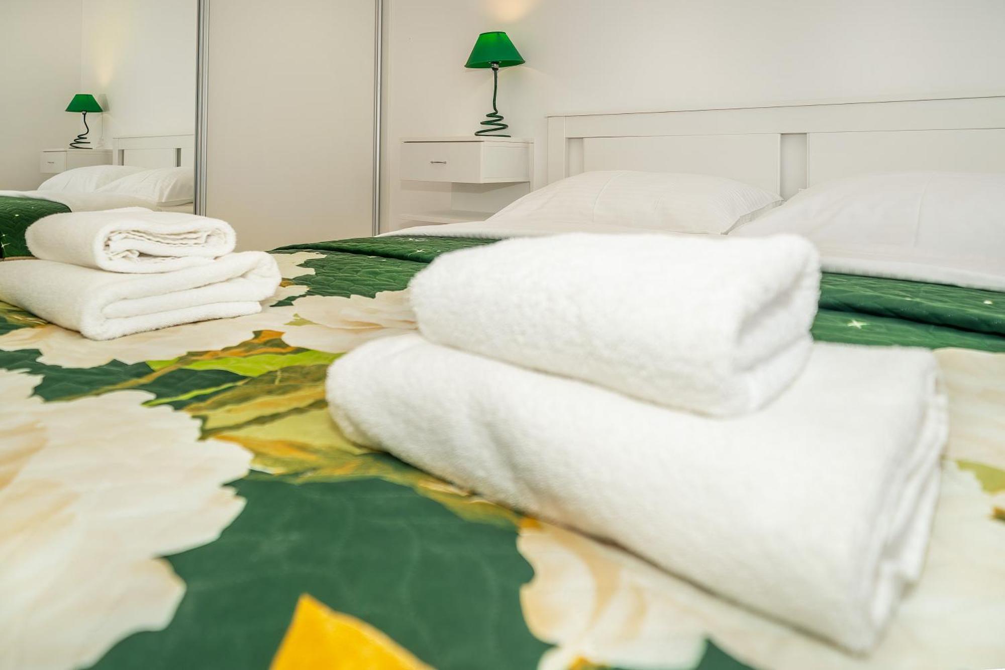 Poolside Apartments Anabella Baška Eksteriør billede